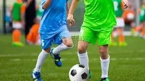 贝克汉姆社交平台分享与网球女神小威同框照：美职联风采重现！